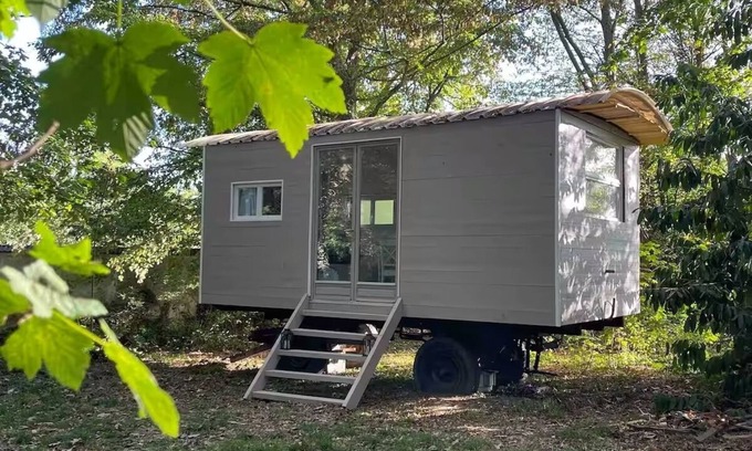 La Ferte-Gaucher Cabine | The 1900s manor house trailer