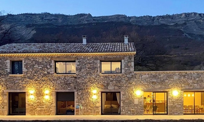 Laragne-Monteglin Maison | The 4-star Jubi Gîte is a haven of peace to share with family and friends.