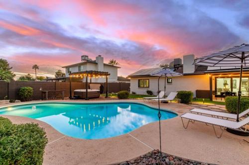 Paradise Valley Village Maison | The Ace Scottsdale with Pool Hottub & Putting Green