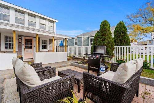 Salisbury Beach Appartement | The Addie Shack Pet Friendly Steps to Beach