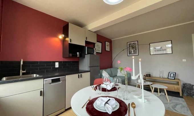 Vendresse Maison | Le Boudoir d'Adélaïde, Charmant gîte avec lit king size et accès PMR