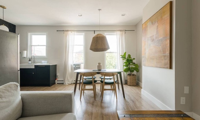 Communipaw Appartement | The Alana - A Chic Duplex 40 Minutes from NYC