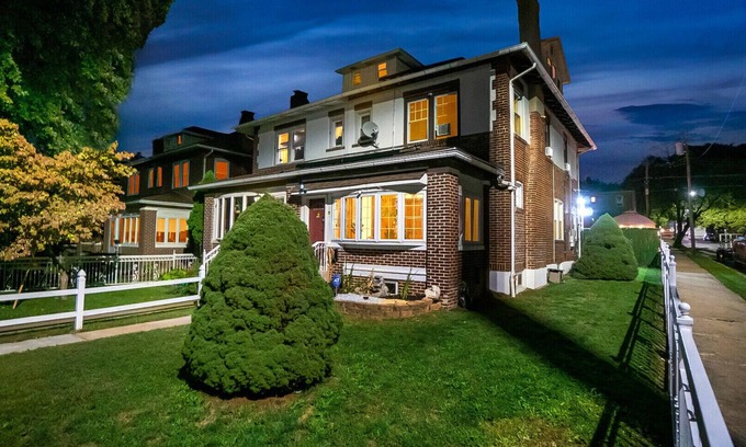 Allentown Maison | The Allentown Whitehouse