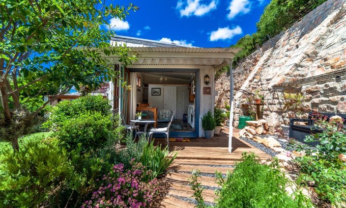 Redhill Maison | The Amberley Annex