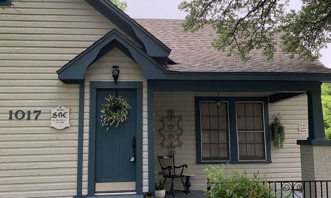 Cleburne Maison | The Anglin House, an early century home completely renovated and modernized.