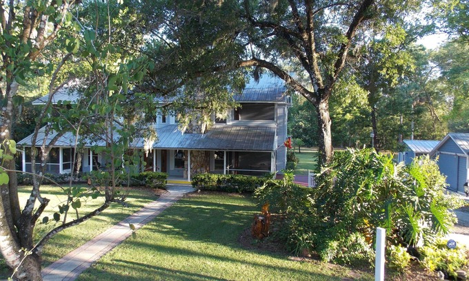 Cassadaga Maison | The Ann Stevens House