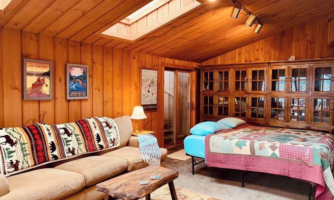 Schroon Lake Appartement | The Apple Tree Lodge One Bedroom Retreat Apt. 2