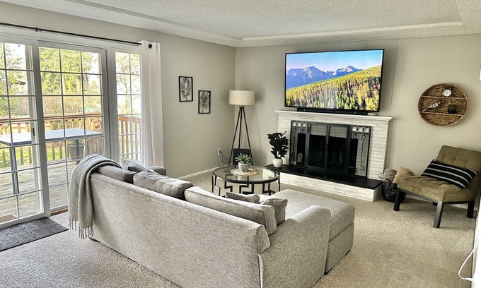 Bull Mountain Maison | The Applewood Suite - Walk to Hiking Trails!