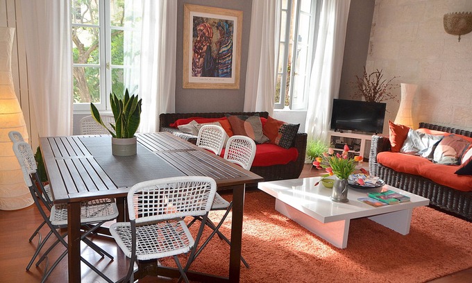 Villeneuve-les-Avignon Appartement | L'appt est situé au coeur du centre ville, à 5 minutes d'Avignon