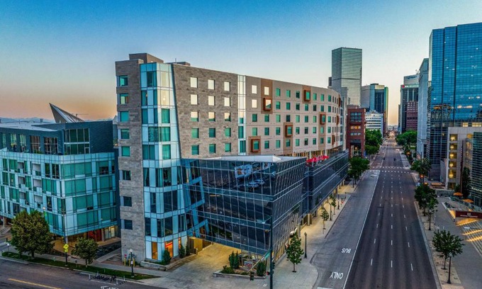 Golden Triangle Hôtel | The Art Hotel Denver, Curio Collection by Hilton