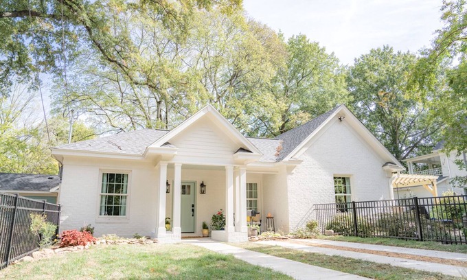 Conway Appartement | The Artist's Cottage: workspace & studio apt for artists/dancers/writers/etc.