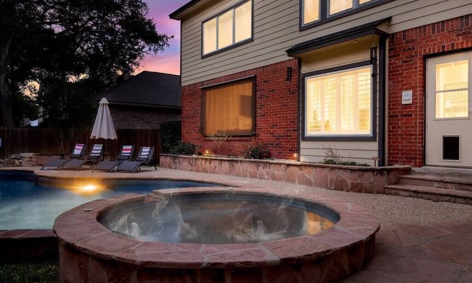 North San Antonio - SAT Maison | The Ashton - Heated Pool & Spa, King Beds, A Luxury Retreat