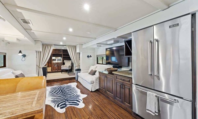 Austin Villa | "Aspen"-Premium-Villa-Salle de bain privée séparée-Vue sur la cour