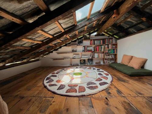 Bir Chalet De Ski | The Attic Library