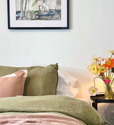 Orange Appartement | The Baker's Bed - Private 2 King BR Guest Suite