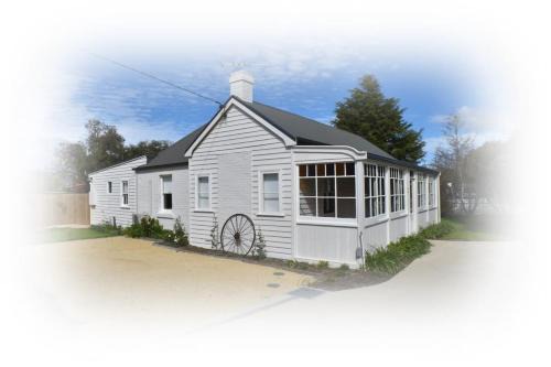 Richmond Maison | The Baker's Cottage in the Heart of Richmond Sleeps 6