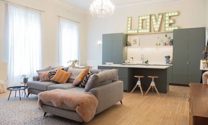 Lichfield Appartement | The Ballroom. Recently renovated huge 2 Bed, city centre.