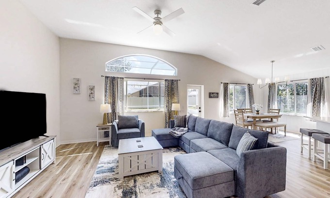 Indian Trails Maison | The Barefoot Bungalow | House in Palm Coast with an enclosed pool & grill