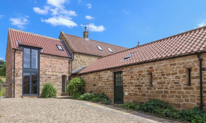 Borrowby Maison | THE BARN @ IVY HOUSE, family friendly, with a garden in Thirsk