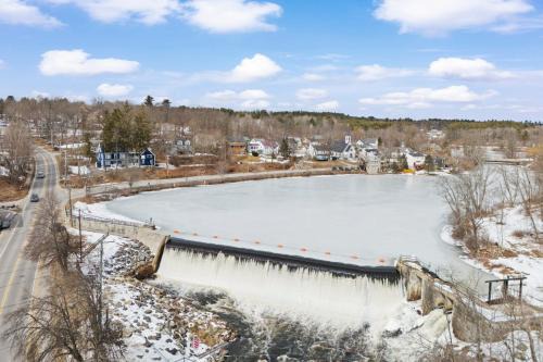 Pittsfield Maison | The Barn - Pet Friendly and Lake View