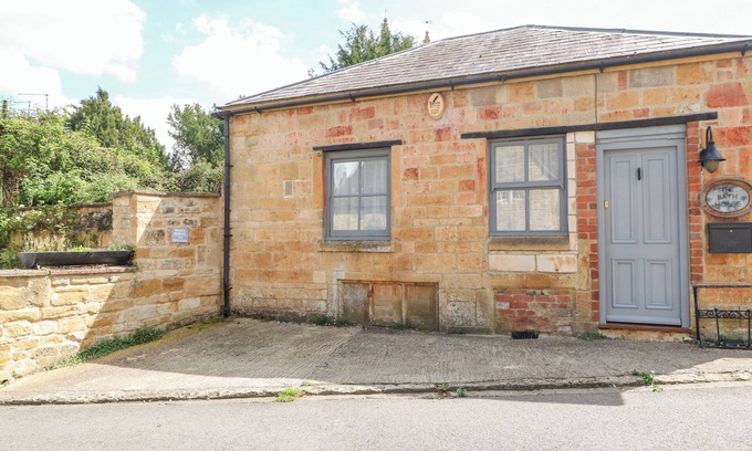 Blockley Maison | THE BATH HOUSE, pet friendly, with a garden in Blockley