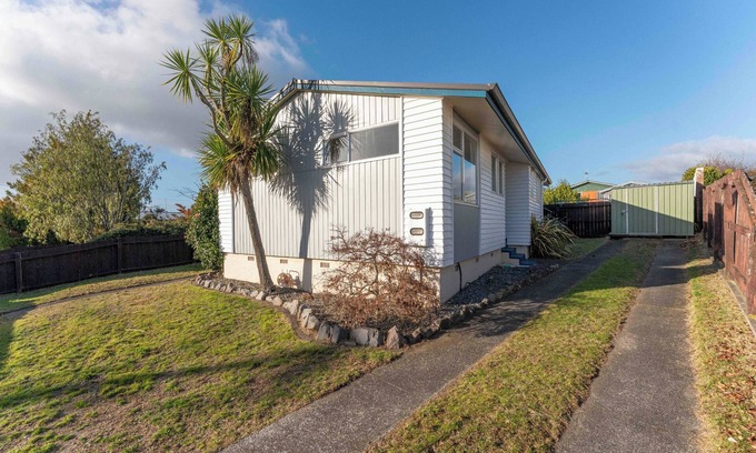 Richmond Heights Maison | The Bay Breeze Retreat - Two Mile Bay Stay