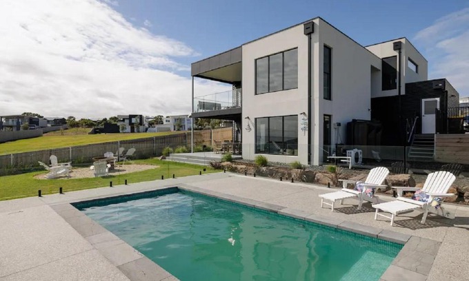 San Remo Maison | The Bay View San Remo by Ready Set Stay- BYO LINEN & TOWELS