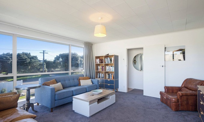 Paraparaumu Beach Maison | The Beach Base - Paraparaumu Holiday Home