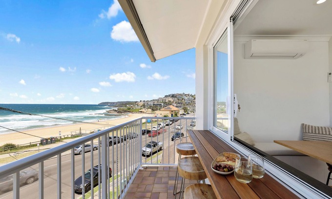 Curl Curl Maison | The Beach Front House@Curl Curl