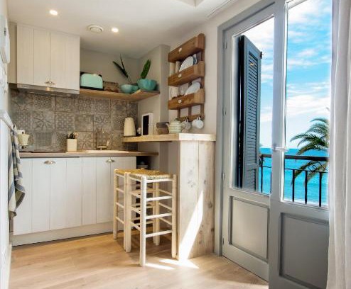 Aduanas Hôtel | The Beach House Studios & Suites