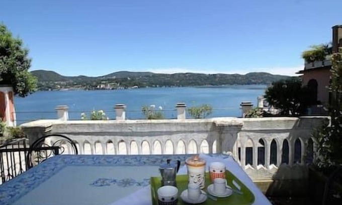 Pella Appartement | The Beach independent apartment view lake!, lake and beach view just a few meters from your abitazi