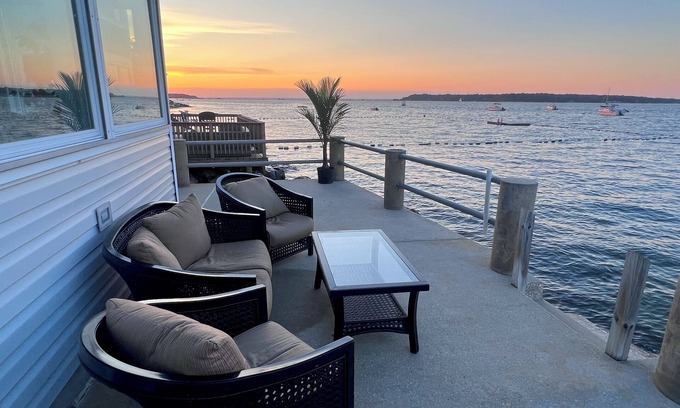 Huntington Maison | The beach is your backyard! Waterfront Home in Long Island's Huntington