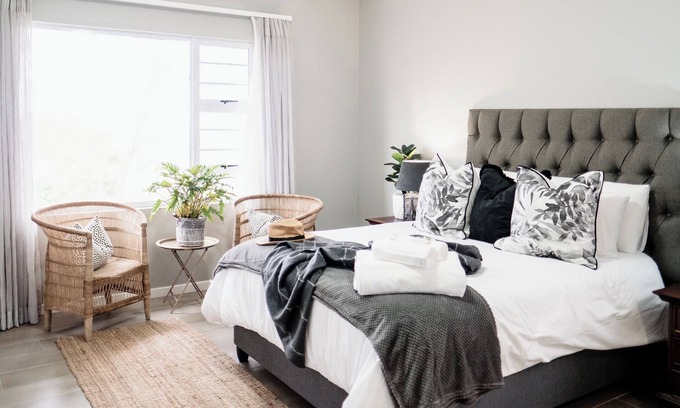Berea Maison | The Beach Retreat - Modern comfort and luxury! Walk to the Beach!