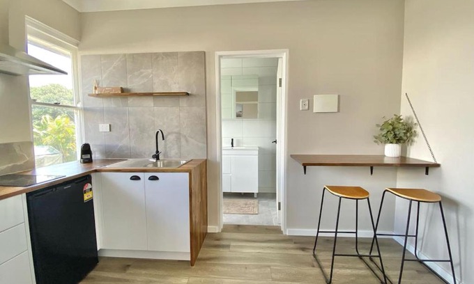 Blacksmiths Appartement | The Beach Side Micro Apartment With Free Parking