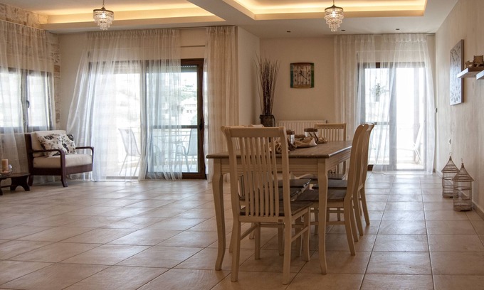 Lygaria Appartement | L'appartement en bord de mer fait partie du complexe Villa Omega à Lygaria Beach. En