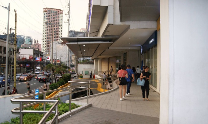 Legazpi Village Station Balnéaire | The Beacon Makati