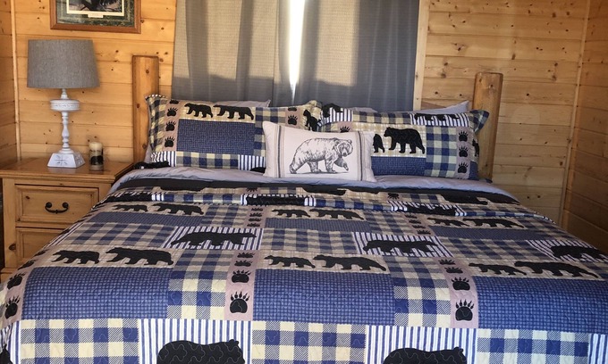 Clark Cabine | One bedroom cabins located at the foothills of the Rocky Mountains