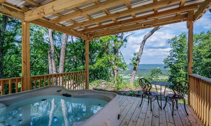 Fort Payne Cabine | The Bear Necessities Cabin | On Brow | Hot Tub | WiFi | Fire Pit | Dog Friendly