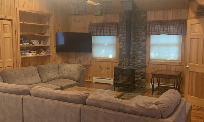 Inlet Maison | The Bears Cottages House on 4th Lake