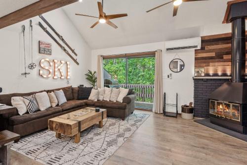 Village at Camelback Maison | The Bears Den by AvantStay Prime Location Renovated w Movie Game Room