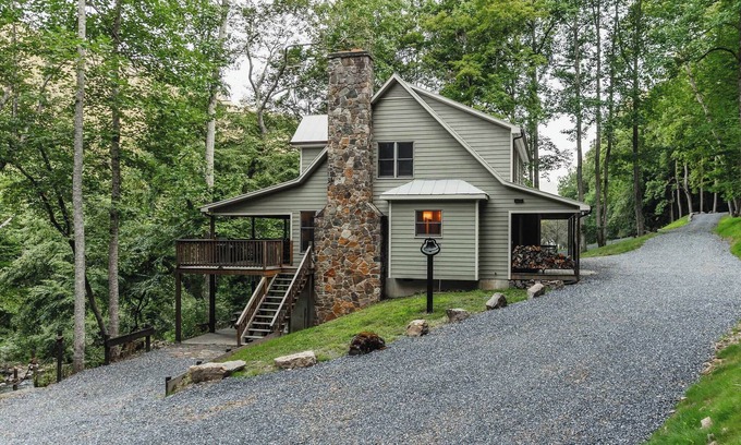 McDowell Maison | The Beaver Falls House: Tranquil 4-bedroom Home Overlooking River & Beaver Falls