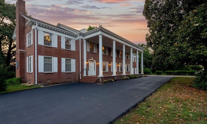 Fort Smith Maison | The Beland Mansion with private suites awaits you