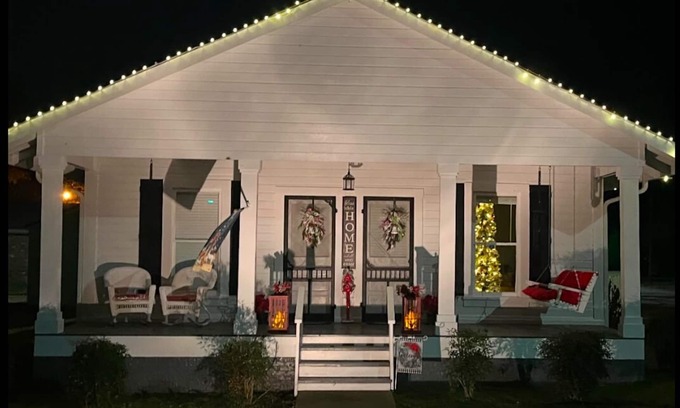 Belmont Maison | The Belmont Cottage is a 100 year old charmer located near Town Square