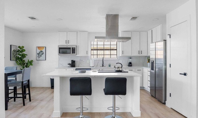 Plano Maison | The Belvedere Pet Friendly Spacious Yard