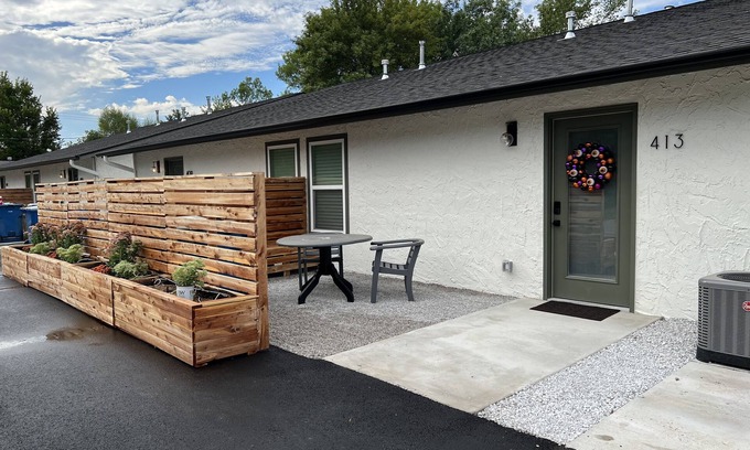 Downtown Appartement | The Benton - Warmly decorated, cozy apartment in downtown Bentonville
