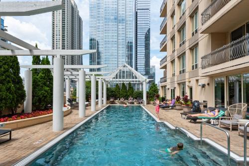 Rush and Division Appartement | The Bernardin Gold Coast Luxury Apartments Near Magnificent Mile