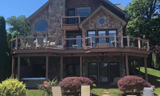 Greenwood Lake Maison | The Best Lake House