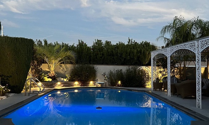 Paradise Maison | The Best secret spot in Las Vegas Pool and Jacuzzi
