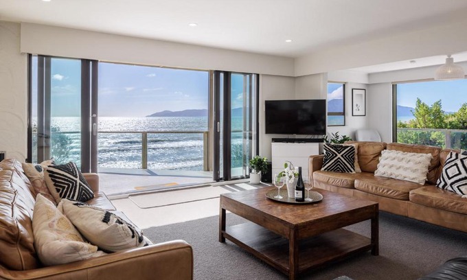 Raumati South Maison | The Big Bach
