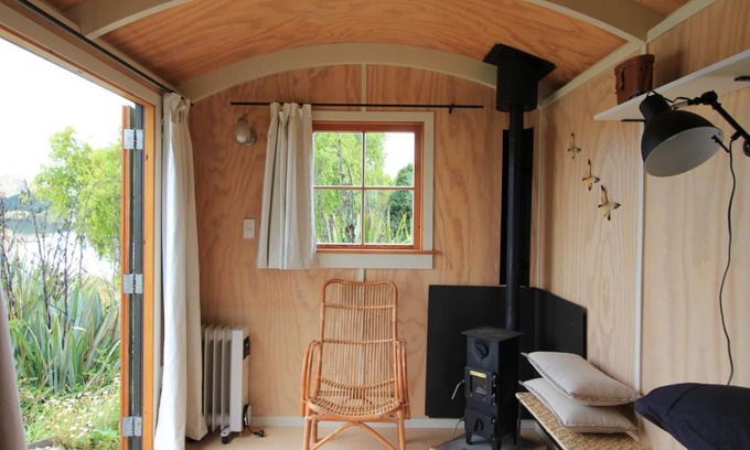 Waikouaiti Maison | The Bird Hide - rustic luxury by the water